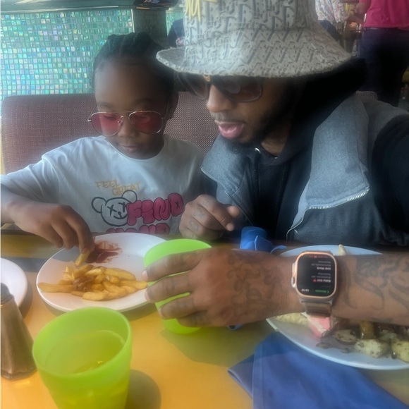 Meet your Posher, Shawn - Picture 2 of 5